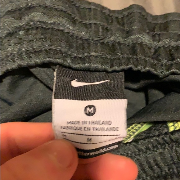 Athletic shorts - Picture 4 of 7